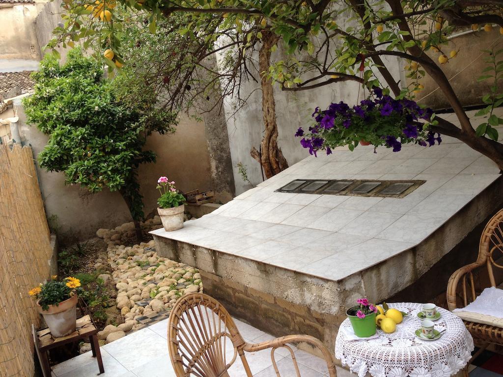 Case Vacanze Le Rose Noto Exterior foto